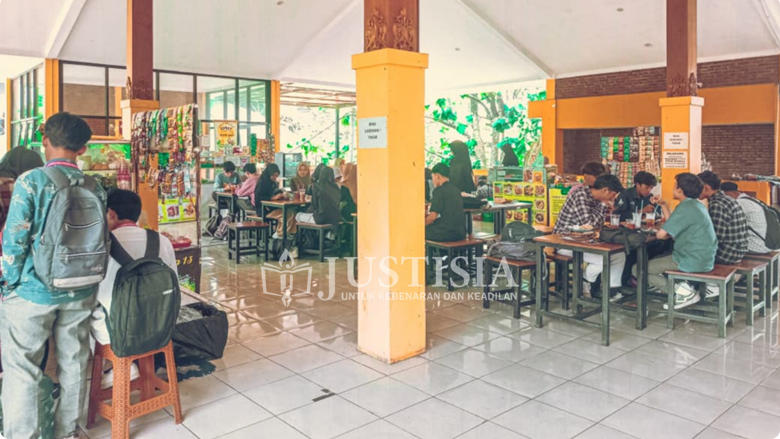 Kantin UIN Walisongo Semarang di depan Gedung Serba Guna
Foto: Najmi syauqi/LPM Justisia