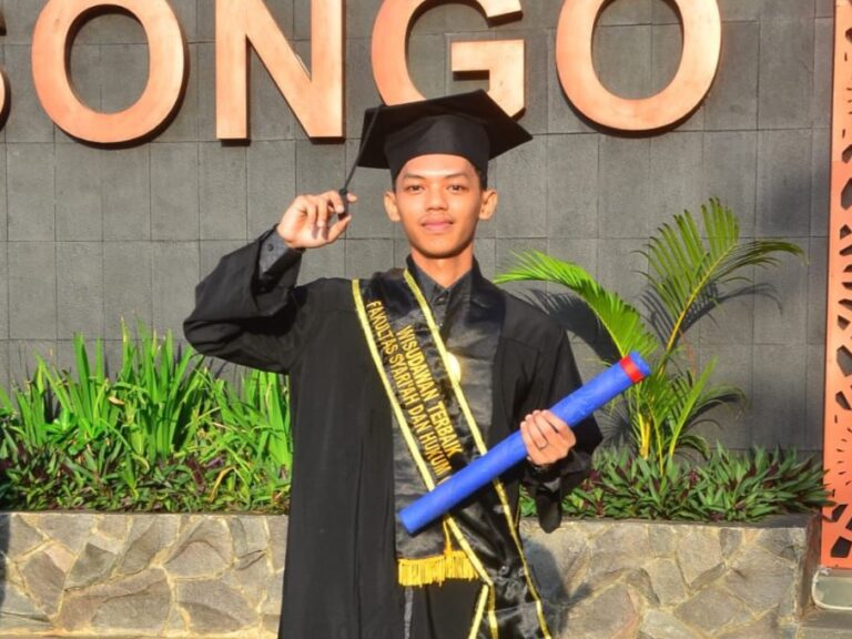 Wisudawan Terbaik Ilmu Hukum