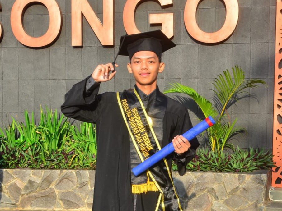 Wisudawan Terbaik Ilmu Hukum