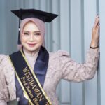 Wisudawati Terbaik HES