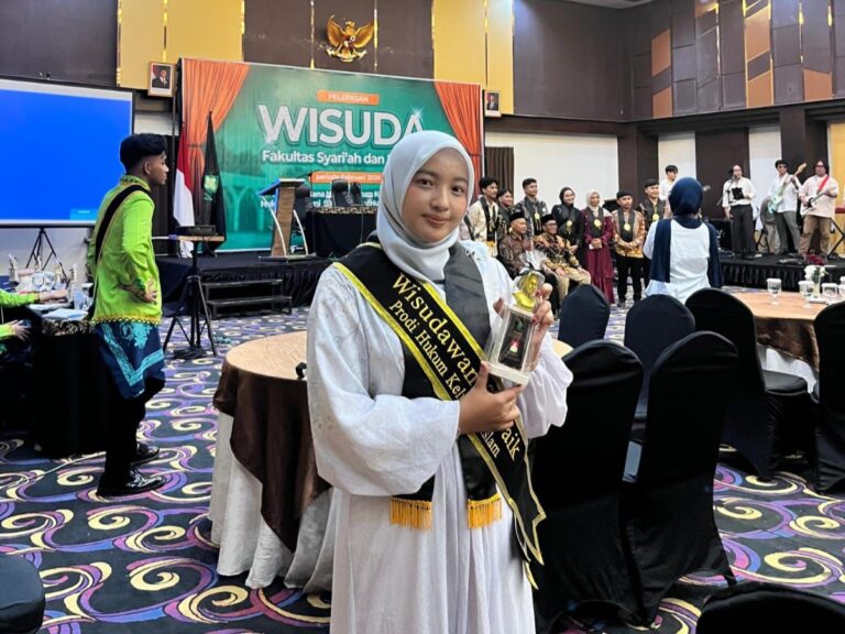 Wisudawati Terbaik