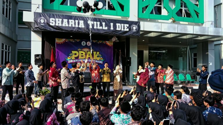 Seremonial Pembukaan PBAK FSH UIN  Walisongo