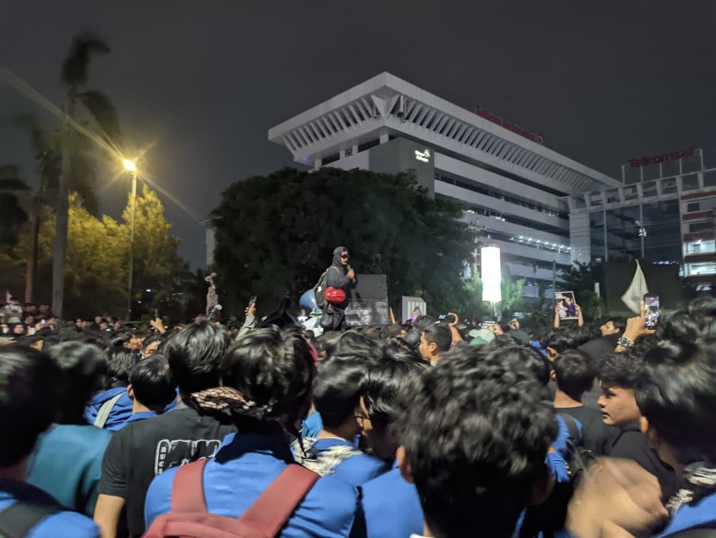 Aksi demonstrasi di depan Gedung Gubernur Jawa Tengah berlangsung aman dan tertib.